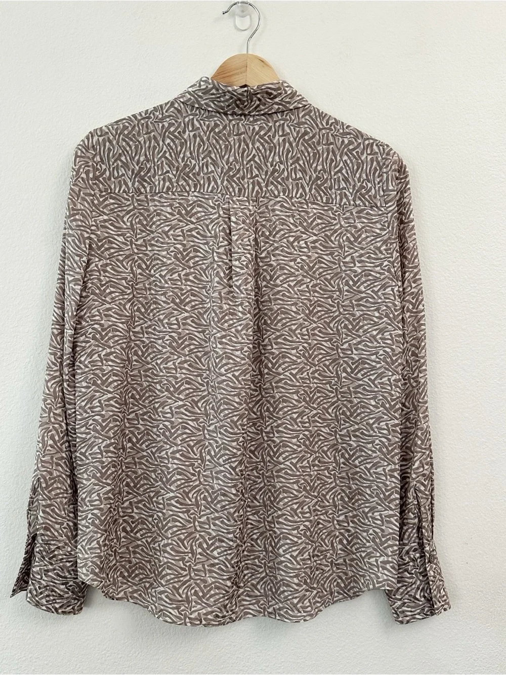 Lafayette 148 New York Printed Long Sleeve 100% Silk Button Down Top Size XS - Picture 5 of 10